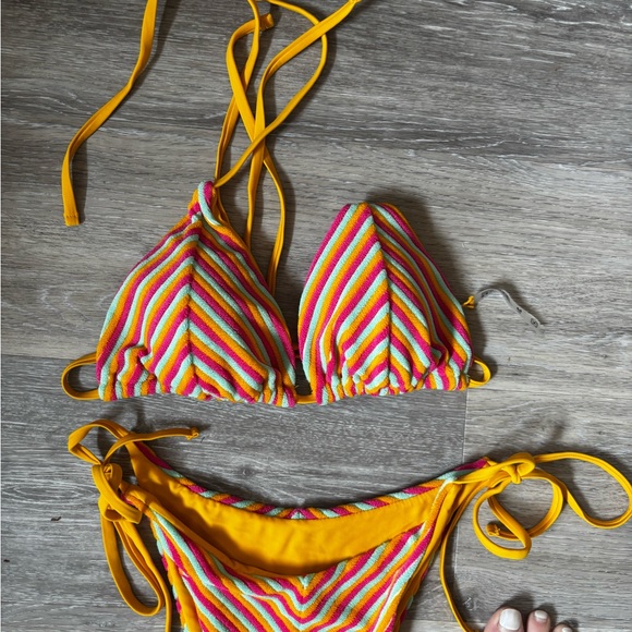 Berlook Plush Vibrant Multicolor Striped Bikini Set - Picture 4 of 6